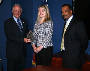 Lt. Gen. John A. Dubia, USA (Ret.) (l), executive vice president at AFCEA International, and Winston Johnson (r), director, network implementation, Department of Homeland Security (DHS), present the chapter's Distinguished Young AFCEAN Award to Anna Richardson, information technology project manager, DHS, in August.